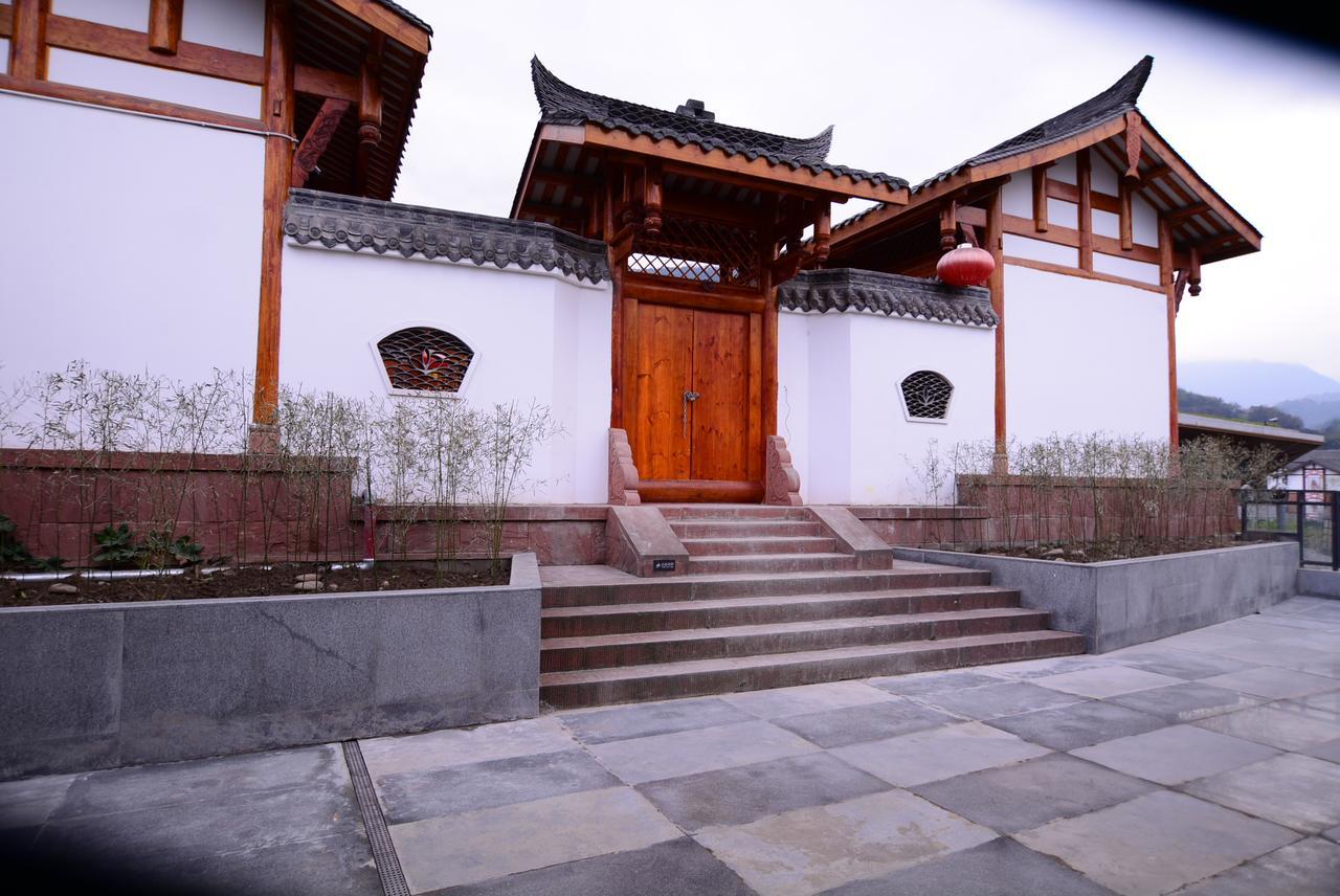 Emeis Van Stars Mountain Lodge Emeishan City Exterior photo